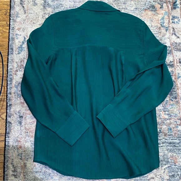 Green long sleeve button up blouse size medium NWT - Picture 4 of 6